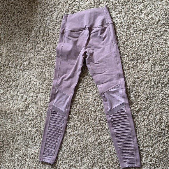 Alo Yoga Moto Legging - Picture 8 of 8